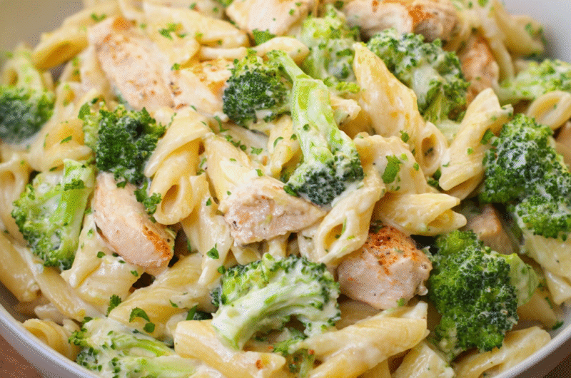 Creamy Chicken and Broccoli Pasta